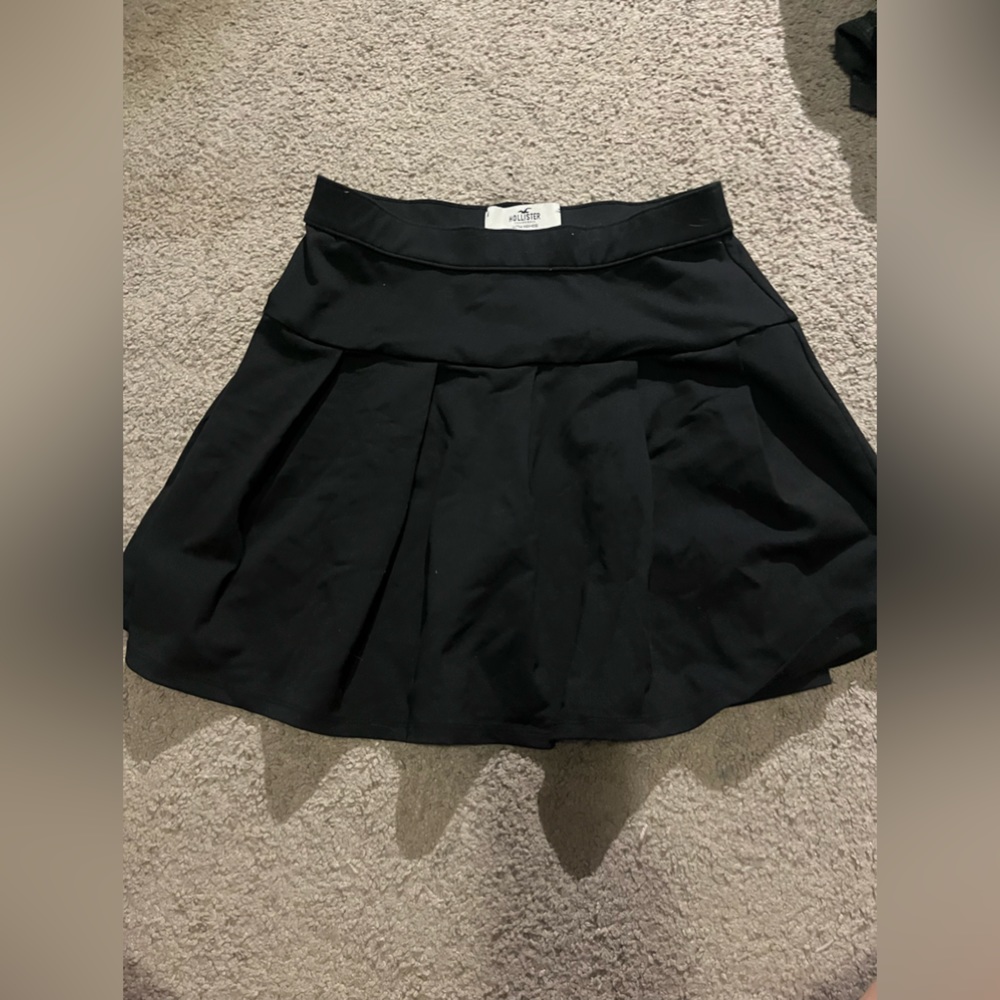 Hollister black pleated skirt M